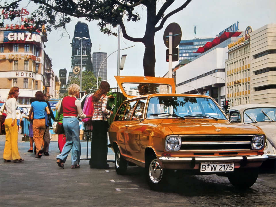 Opel Kadett B помаранчевого кольору